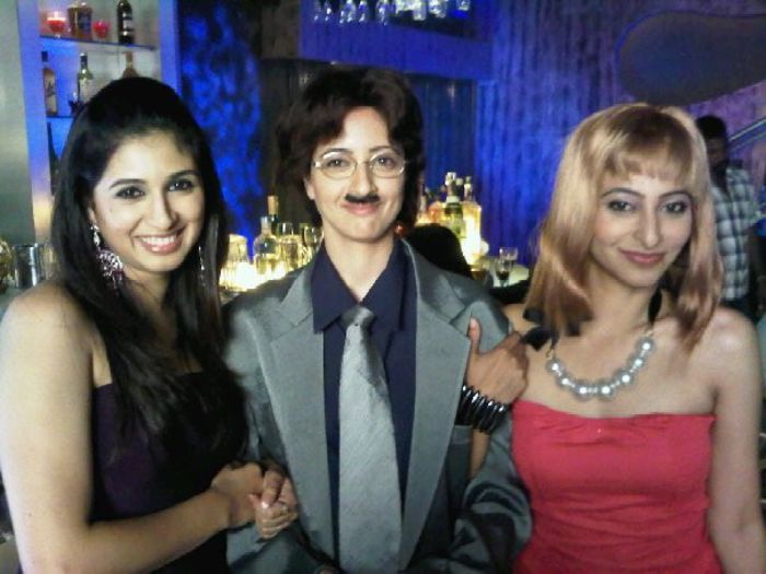 260170_217382051629050_5559000_n - Roshani Shetty-Tracker