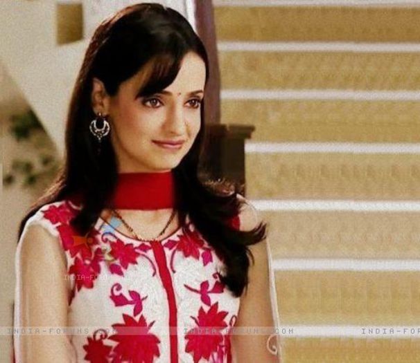 298525-sanaya-irani