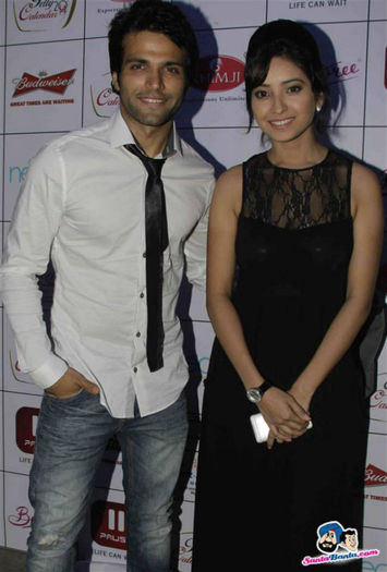 64515_219377701519836_1180171684_n - 2-Arjun si Purvi poze noi