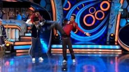 1374383_579626588764849_1037607680_n