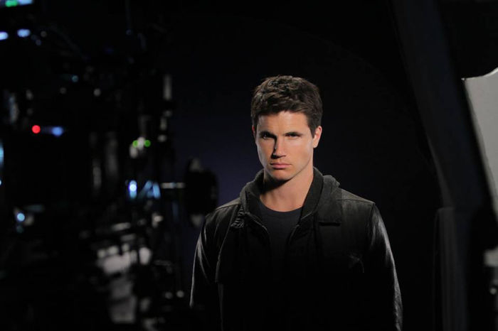 Robbie Amell - The Tomorrow People