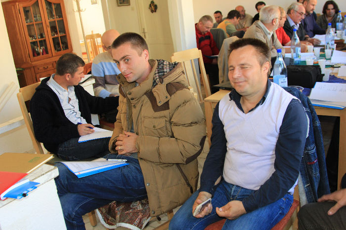 ochi si urechi la informatii