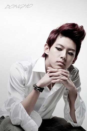  - Shin Dongho a decis sa parasesca trupa u kiss