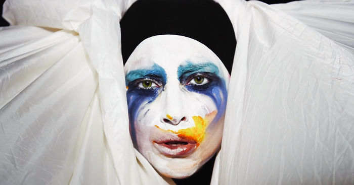 lady_gaga_applause_1