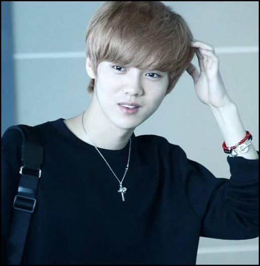 LH|. :o3 Hwe. :x [hug back :3] Si mie mi-a fost dor de tine. ;;)