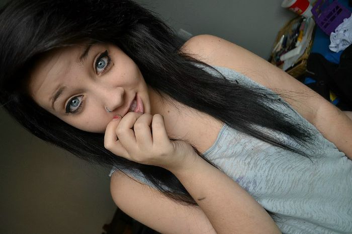 　　　　　@DROJDIE ↘ is my friend ↙ - one day you are important next day you are worthless