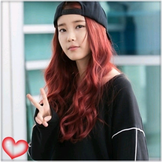 [I.U] ..Lasati mai fata. :-w Nu e treaba voastra pt ce a venit. :-w [bea] ..Eti, a venit ptr toti. > - ix __ Episodul 036 __ xi