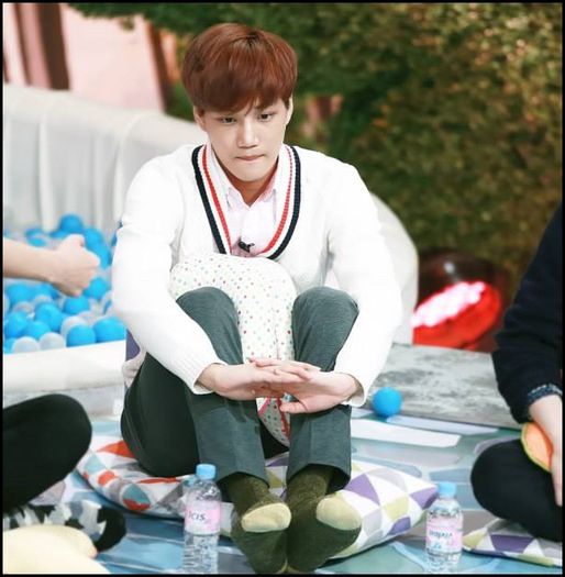 JI|. Eu stiu ca sunt frumos, dar nu va mai uitati la mine. :"> Junii, ce faci? ;;) - ix __ Episodul 036 __ xi
