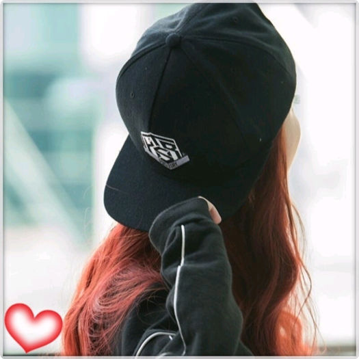 [I.U] ..Kim Jong In paseaza o masuratoare la Ki.. care raspunde cu.. Ki ai legatura.. :))