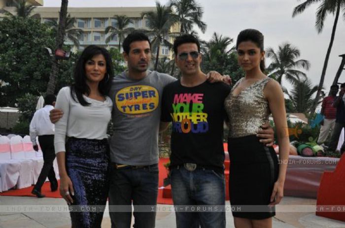 171552-akshay-kumar-deepika-padukone-john-abraham-and-chitrangda-singh