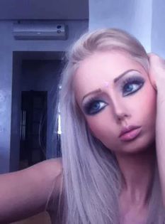189196_351295858296413_1570768058_n - fete care arata ca si barbie 1