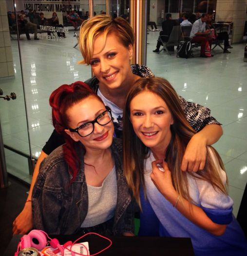 1157681_695156690513628_1328986942_n - adela popescu