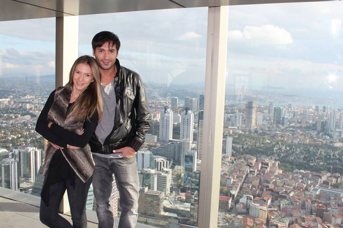 1380593_701134219915875_448834502_n - adela popescu