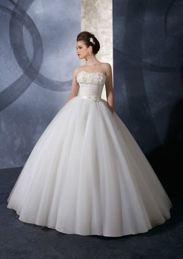 Rochii-de-mireasa-stil-printesa-de-la-Avangarde-Brides-9[2] - Rochii de mireasa princess IONIS