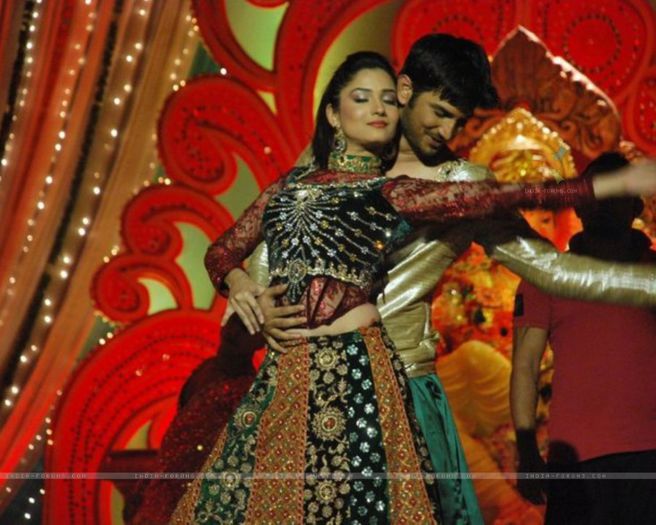 198239-ankita-lokhande-and-sushant-singh-rajput-performing-for-ganesh