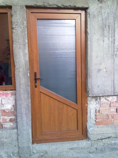 Usa PVC intrare Balesti