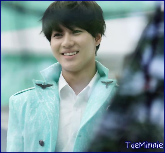 x. :)) Bum ra-ta-tum-pa. :)) Iauzi maai. :| :))=)) *se aseaza jos;bea*. - l _ Mouse Rabbit _ l