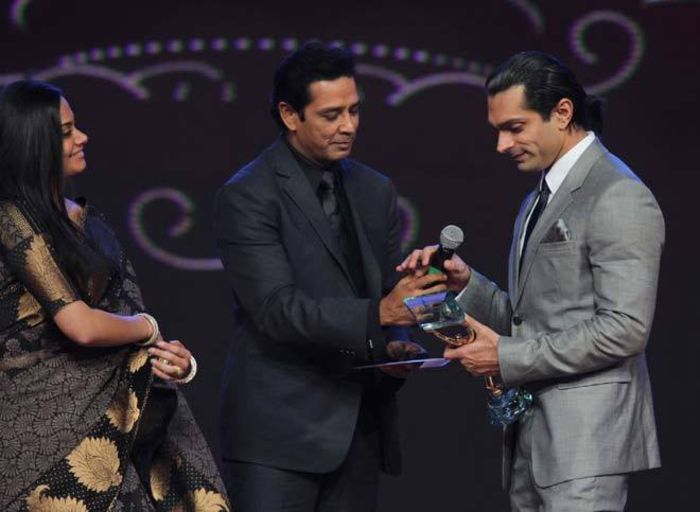 806_632140973475979_892192447_n