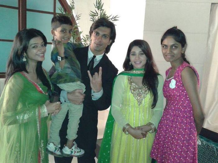 1393742_630747390282004_818168229_n