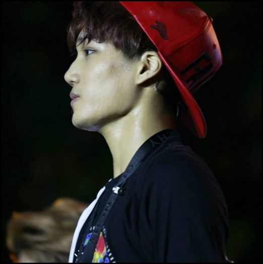 JI|. :) Vin-o Claraa. :3 [(vezi ce faci cu Nigga. :-w)le face din mana; pleaca amandoi] - l _ Mouse Rabbit _ l