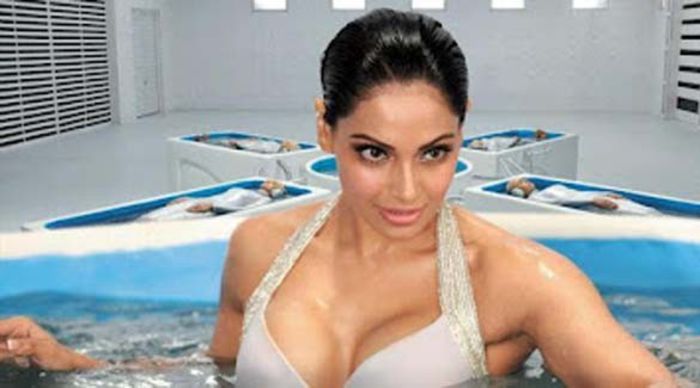 Binee..te tin eu miinte. :-w :)) *se urca la el in carca* Hai sa ne balacim<3