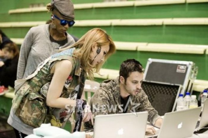 2ne1 cry18
