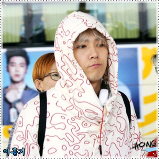 << ..Aha. :> ..(:| ..Ne vedem.. candva. :-h ..[pleaca sus] - ix __ Episodul 037 __ xi