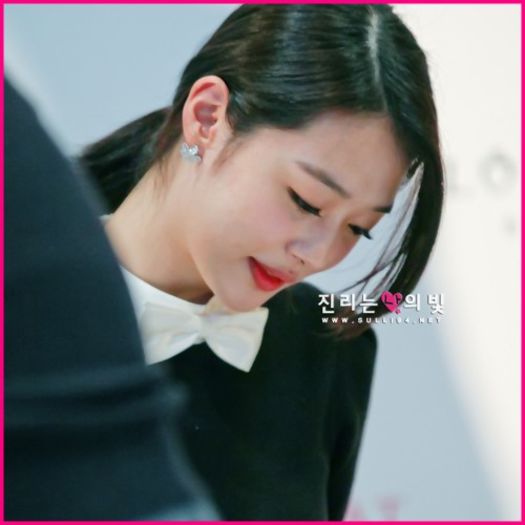 `.. Mhm..mersi..[pleaca pana sus].