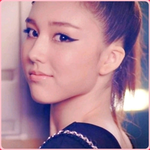 [] .. :)) ..Mhm. Noi am plecat. :3 ..[hug Kai] ..Ai grija, yeobo. :)). Byes. :* [pleaca cu S.] - ix __ Episodul 037 __ xi