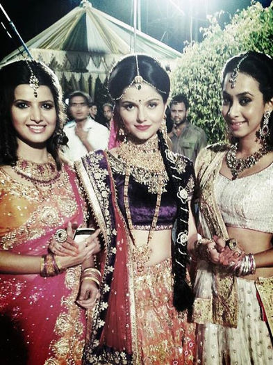 601262_552002854841881_64254375_n - Rubina Dilaik poze noi