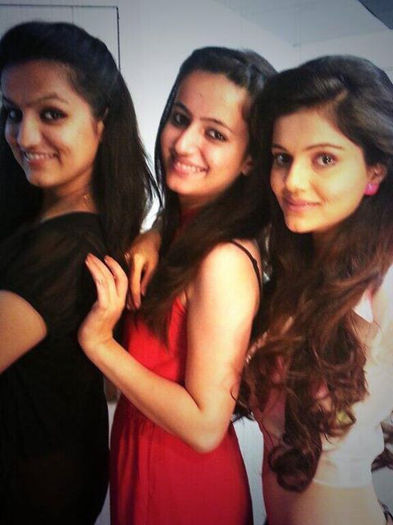 971568_573086766066823_1956456302_n