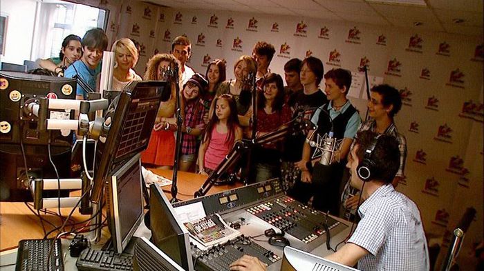 268038_10150232596652350_5475598_n - LaLa Band