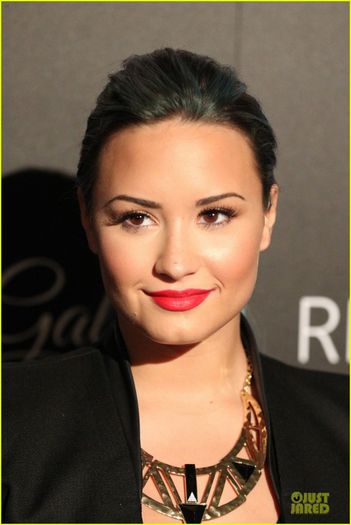 demi-lovato-redlight-traffic-app-launch-09