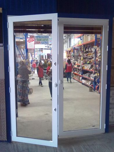 Usa AL cu geam antiefractie; Dimensiune 2400 x 2000
