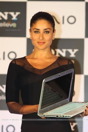 Un laptop nou ! :X Mersii mult Ardeiash *kiss* - xi - Epii 28 - ix