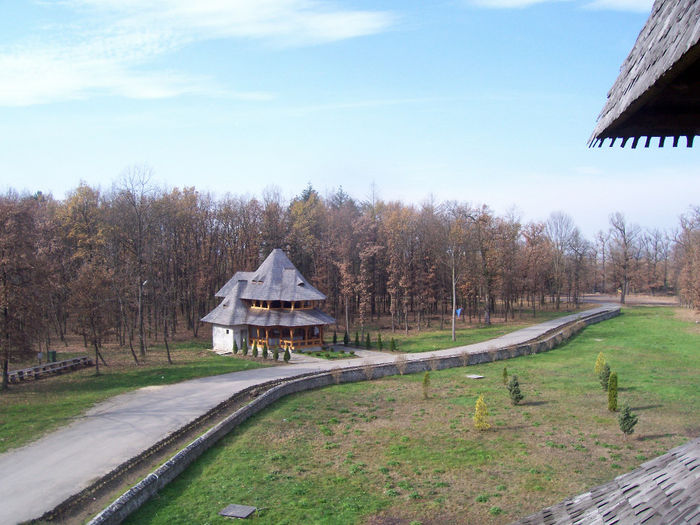 Manastirea Peri din Barsana. - Obiective turistice