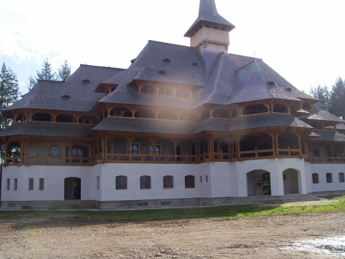 Manastirea Peri din Barsana. - Obiective turistice