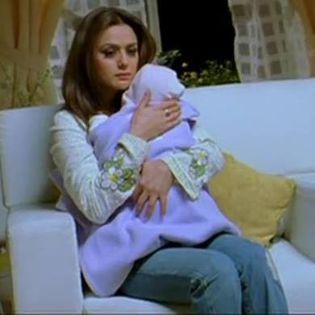 *o ia in brate* Gata papusa mea, nu mai plange