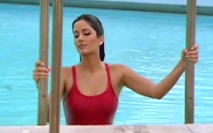 Fetelor eu am iesit, ne vedem in camera de hotel.