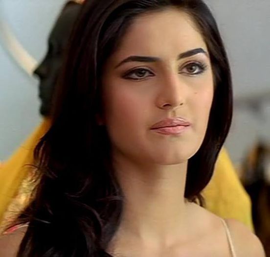 Plec sa stau un pic in pat si dupa sa ma pregatesc de party.