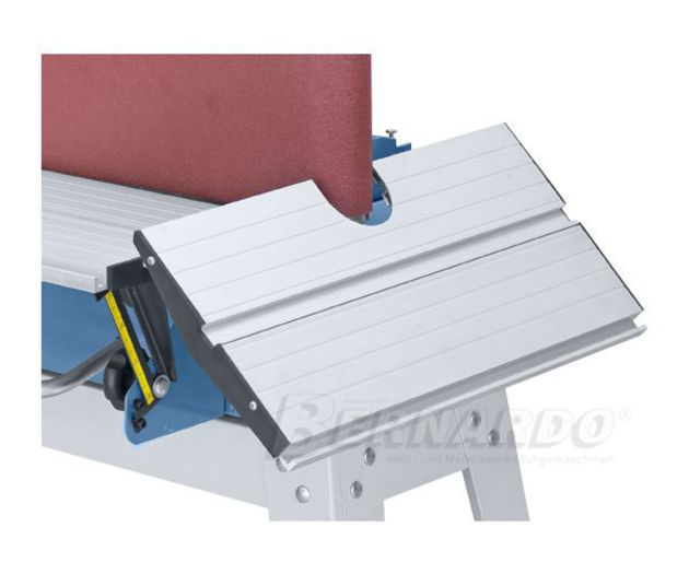 HV 70; Masina pentru slefuire laterala HV 70, cu 2 mese de lucru inclinabile, poate fi utilizata atat pentru slefuire verticala cat si orizontala. Masina ideala pentru meseriasi, datorita raportului imbatabi
