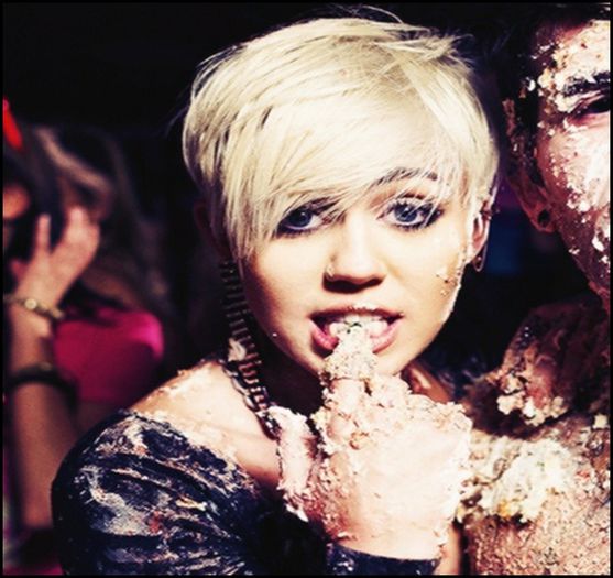 ♥ - ♥ - day 235 . - own xDecafChannelx3