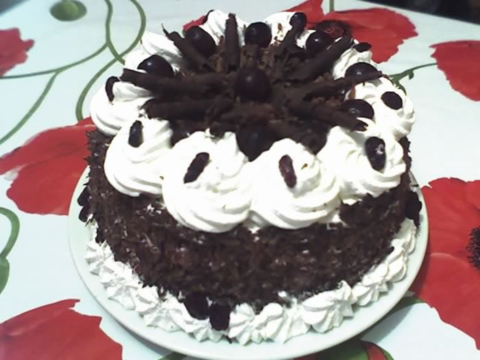 si o replica mai mica DARK FOREST CAKE; DARK FOREST CAKE-de ziua ficei mele
