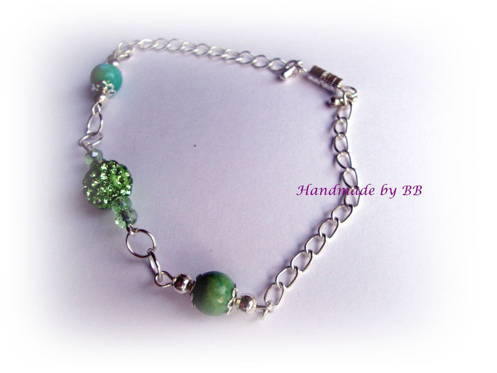 bratara cu agate verzi si sfera rhinestone= disponibil si in alte culori