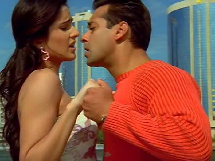 Bailamos, let the rythm to take you over bailamos!