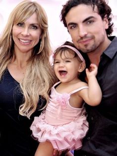 267947_10150248059657128_2759275_n - aylin mujica