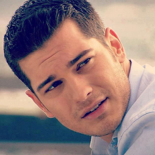 Dar nu mai pot sa-mi ascund sentimentele puternice fata de tine