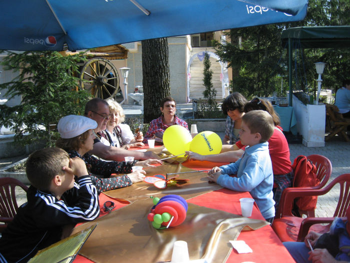o oprire la Hanul Haiducilor - Excursii aprilie -mai 2013