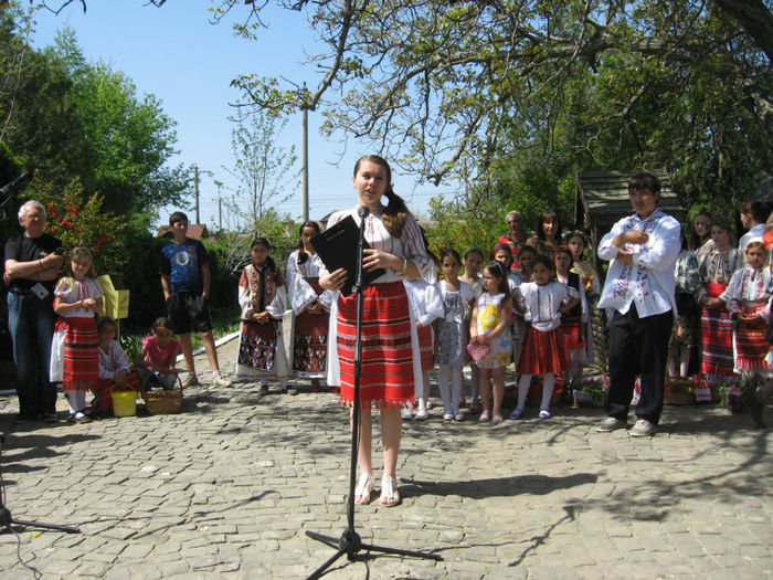se recita poezii religioase legate de apropiera Pastelui