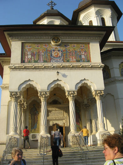 biserica noua de la Popesti Leordeni